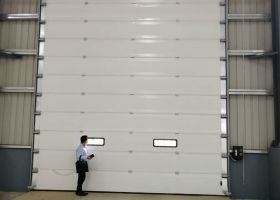 德州工業(yè)提升門(mén)廠家,13年的老品質(zhì)打造！【廣州奇翔】