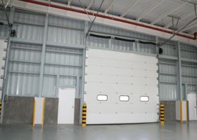 西寧遙控提升門廠家，13年的品質(zhì)值得信賴！【廣州奇翔】