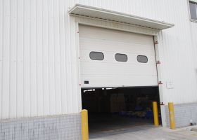 甘肅工業(yè)提升門廠家,專業(yè)的研發(fā)團隊及安裝團隊！【廣州奇翔】