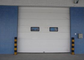 安徽工業(yè)提升門(mén),抗風(fēng)抗高溫！-廣州奇翔